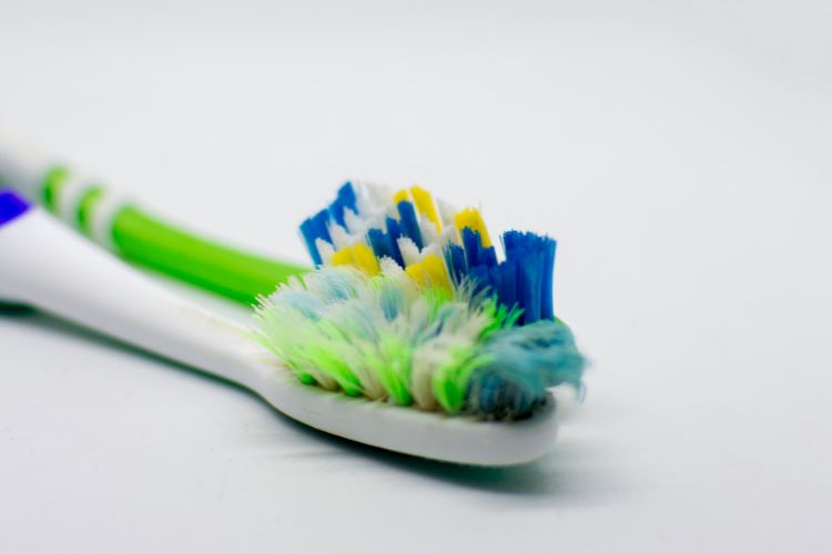 cerdas desgastadas cepillo de dientes